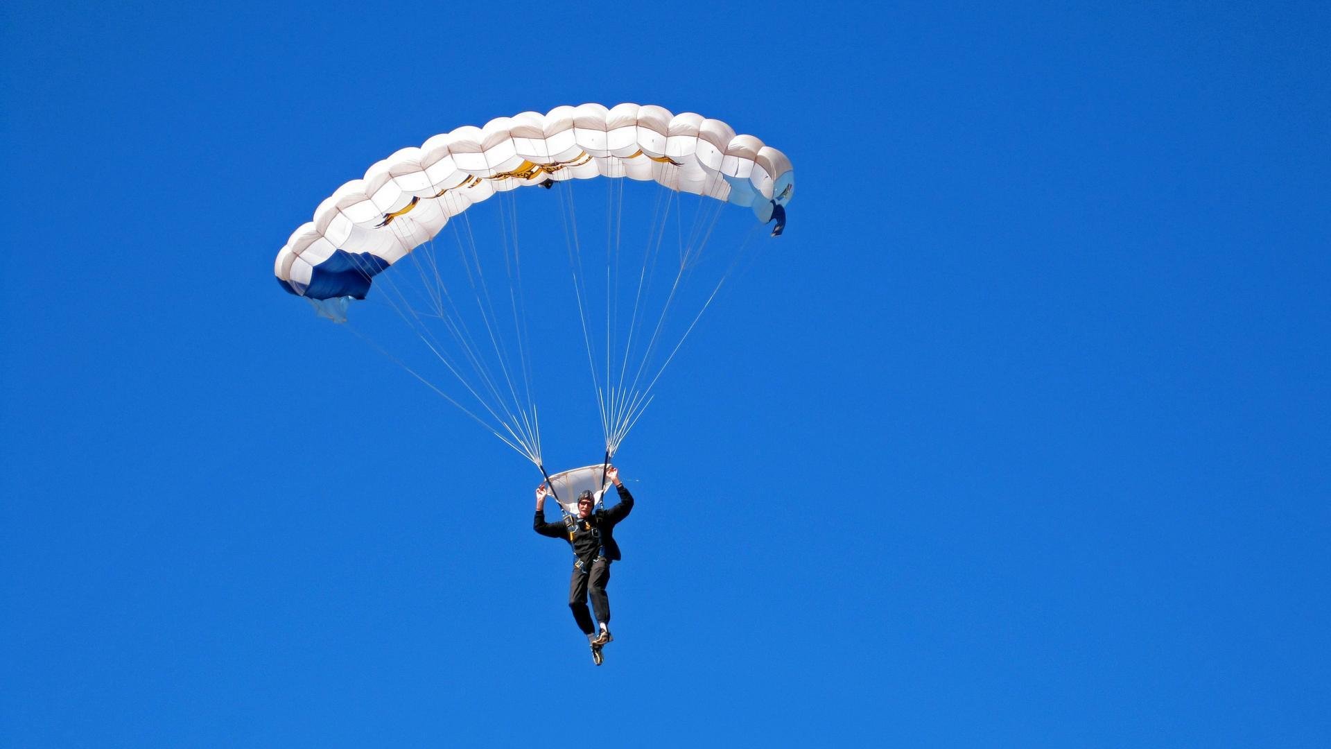日本马术协会举办马术教练培训班，提升教练员水平。，日本马术运动员